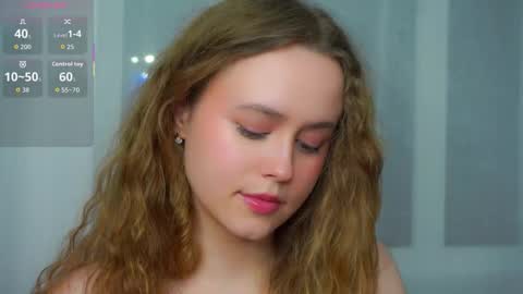 Snapshot of kendraedger chatting on December 16, 9:53 pm Kira online show from December 16, 9:53 pm