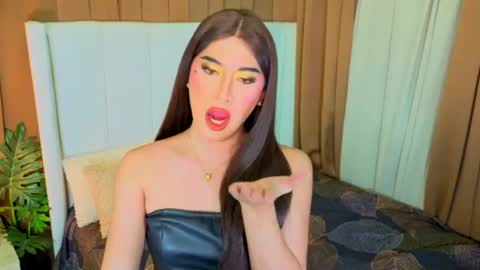 Kendra online show from July 28, 11:17 am