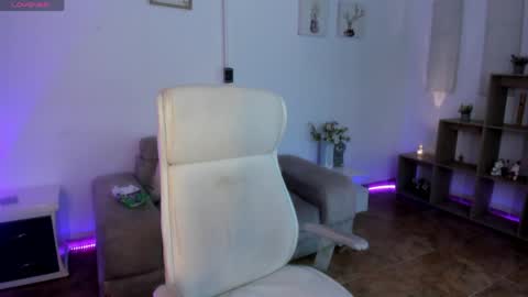 Snapshot of kendry_fox420_ chatting on May 17, 6:26 pm kendry_fox420_ online show from May 17, 6:26 pm