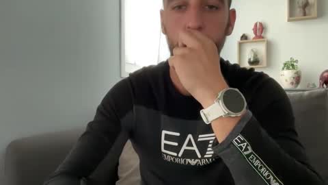 Snapshot of kendyalioui54 chatting on December 3, 1:32 pm kevin ramos online show from December 3, 1:32 pm