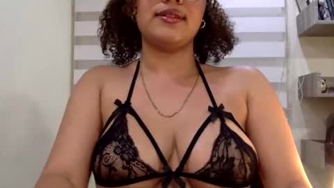 kendylove_ online show from May 9, 9:36 am