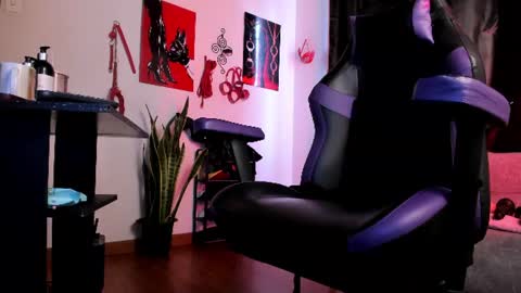kenia_thompsom01 online show from August 4, 6:43 pm