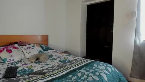 Snapshot of keniia_riizz chatting on February 2, 7:12 pm Kenia online show from February 2, 7:12 pm