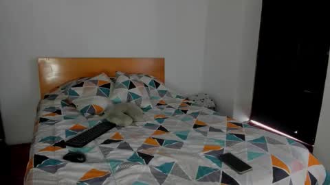 Snapshot of keniia_riizz chatting on February 16, 7:32 pm Kenia online show from February 16, 7:32 pm