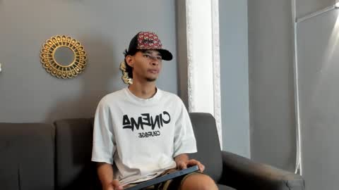 kenix online show from November 26, 7:59 pm