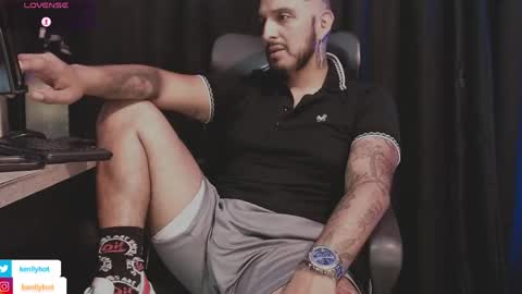 Snapshot of kenllyhot chatting on March 22, 12:03 am Kenlly online show from March 22, 12:03 am