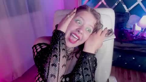 Snapshot of kenziesharik chatting on February 28, 12:10 am Kenzie online show from February 28, 12:10 am