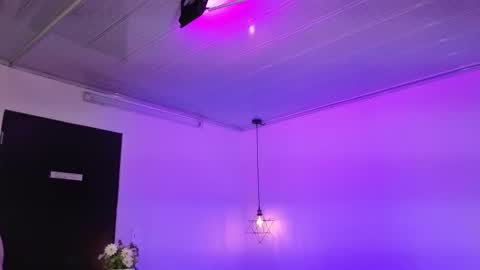 Snapshot of kenziesharik chatting on November 4, 4:33 am Kenzie online show from November 4, 4:33 am