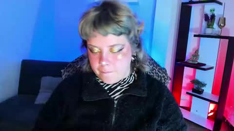 Snapshot of kenziesharik chatting on November 20, 6:02 am Kenzie online show from November 20, 6:02 am