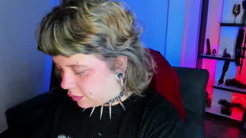 Snapshot of kenziesharik chatting on November 25, 5:07 am Kenzie online show from November 25, 5:07 am