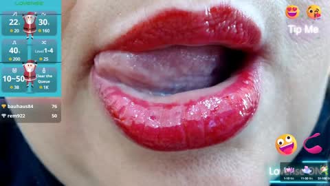 Snapshot of kerly_doll chatting on December 10, 10:58 pm K E R L Y online show from December 10, 10:58 pm