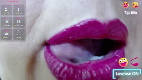 Snapshot of kerly_doll chatting on December 18, 4:28 pm K E R L Y online show from December 18, 4:28 pm