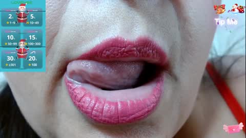 Snapshot of kerly_doll chatting on December 31, 5:29 pm K E R L Y online show from December 31, 5:29 pm
