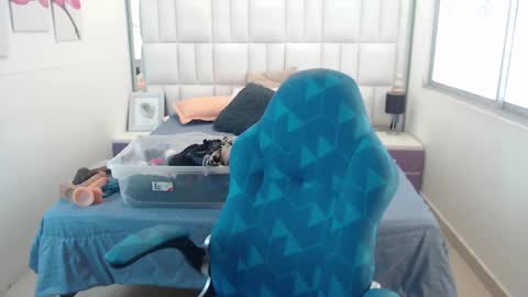 Snapshot of kerly_doll chatting on May 25, 8:04 pm K E R L Y online show from May 25, 8:04 pm