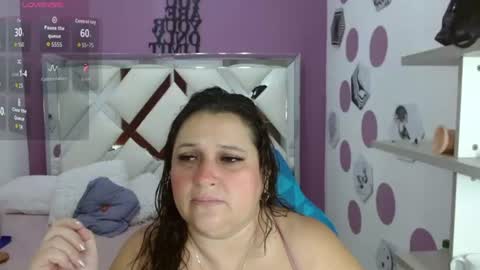 Snapshot of kerly_doll chatting on June 18, 9:47 am K E R L Y online show from June 18, 9:47 am