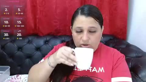 Snapshot of kerly_doll chatting on June 22, 1:19 pm K E R L Y online show from June 22, 1:19 pm