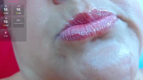 Snapshot of kerly_doll chatting on June 24, 5:23 pm K E R L Y online show from June 24, 5:23 pm