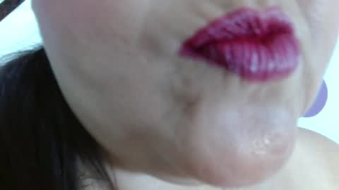 Snapshot of kerly_doll chatting on June 25, 7:51 pm K E R L Y online show from June 25, 7:51 pm