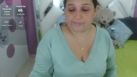 Snapshot of kerly_doll chatting on July 19, 11:47 am K E R L Y online show from July 19, 11:47 am