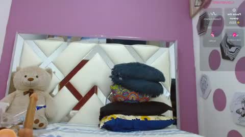 Snapshot of kerly_doll chatting on July 28, 3:21 pm K E R L Y online show from July 28, 3:21 pm