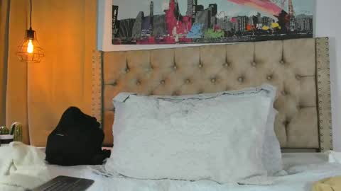 Snapshot of keryhillson chatting on February 18, 1:11 pm Kery Hillson online show from February 18, 1:11 pm