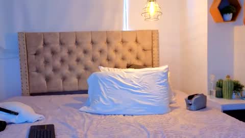 Kery Hillson online show from March 7, 12:35 pm