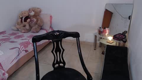 Mia  online show from March 14, 6:35 pm