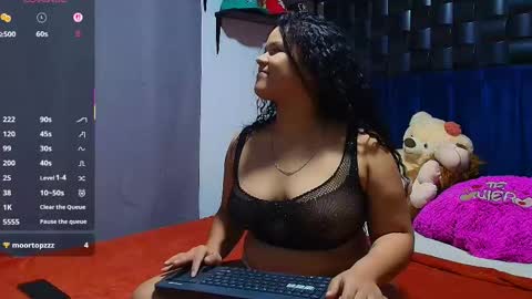 Snapshot of kesha_rosse_ chatting on November 5, 5:51 am KESHA online show from November 5, 5:51 am