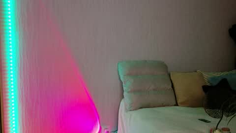 Snapshot of kess_edison chatting on December 16, 6:35 pm kess_edison online show from December 16, 6:35 pm