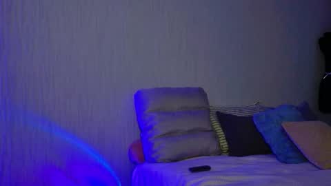 Snapshot of kess_edison chatting on December 19, 5:42 pm kess_edison online show from December 19, 5:42 pm