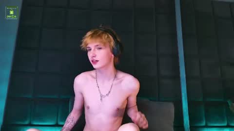 Snapshot of kessy_white chatting on June 20, 8:55 pm Kessy online show from June 20, 8:55 pm