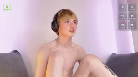 Snapshot of kessy_white chatting on July 11, 8:44 pm Kessy online show from July 11, 8:44 pm