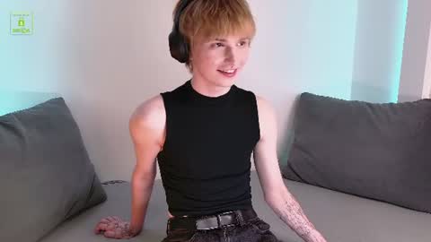 Snapshot of kessy_white chatting on July 26, 8:27 pm Kessy online show from July 26, 8:27 pm
