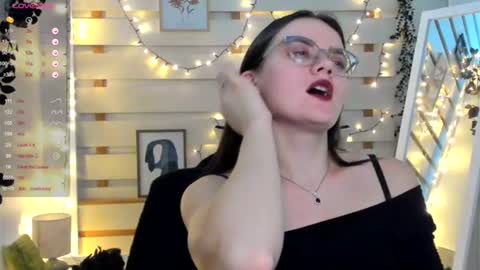 Snapshot of ketrin_pirsss chatting on December 4, 8:28 pm Ketrin online show from December 4, 8:28 pm