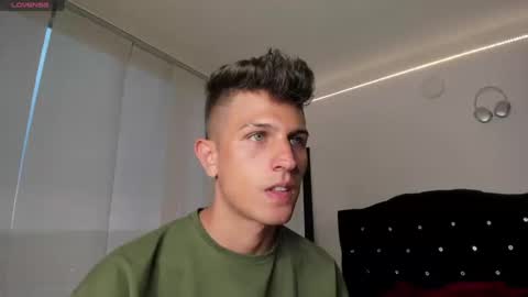 Snapshot of kevin_ahs1 chatting on September 29, 10:47 pm Kevin Ahs online show from September 29, 10:47 pm
