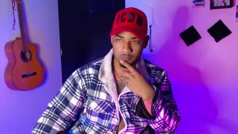 Snapshot of kevin_blackster chatting on October 23, 3:33 pm kevin online show from October 23, 3:33 pm