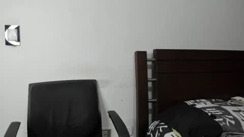 Snapshot of kevin_malone22 chatting on December 14, 11:53 pm kevin_malone22 online show from December 14, 11:53 pm