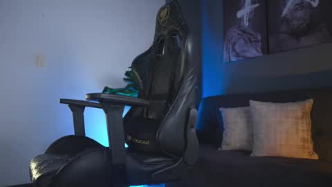 kevin montoya online show from February 4, 11:42 pm