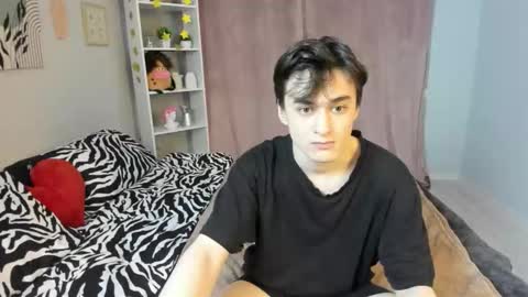 kevinhunter_ online show from November 15, 6:15 pm