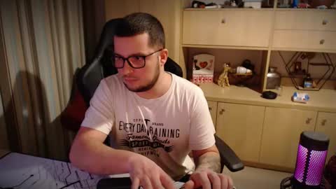 Kevinn online show from December 20, 9:33 pm