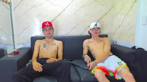 kevinperlas_ online show from November 27, 8:22 pm