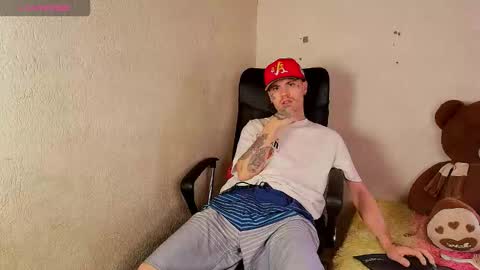 Snapshot of kevinperlas_ chatting on February 20, 7:25 pm kevinperlas_ online show from February 20, 7:25 pm