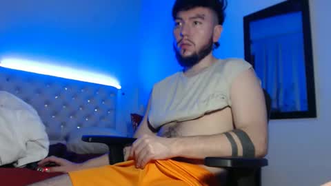 kevinsantiag0 online show from December 15, 12:59 am
