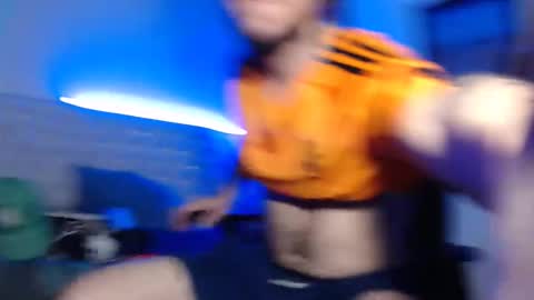 kevinsantiag0 online show from February 13, 3:46 am