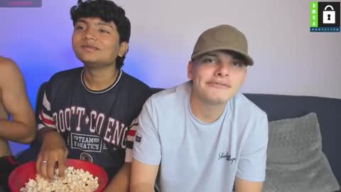 Snapshot of kevinxlvx chatting on November 13, 11:58 pm kevin and ottis online show from November 13, 11:58 pm