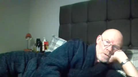 Snapshot of kevlooking4sez chatting on November 6, 12:22 am kevlooking4sez online show from November 6, 12:22 am