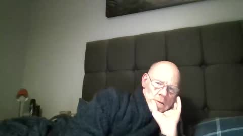 Snapshot of kevlooking4sez chatting on February 13, 11:34 pm kevlooking4sez online show from February 13, 11:34 pm
