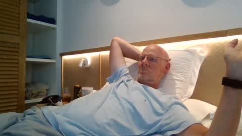 Snapshot of kevlooking4sez chatting on August 2, 4:05 pm kevlooking4sez online show from August 2, 4:05 pm