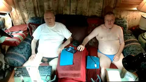 Snapshot of kevydaddyhubby2 chatting on July 12, 3:52 am kevydaddyhubby2 online show from July 12, 3:52 am