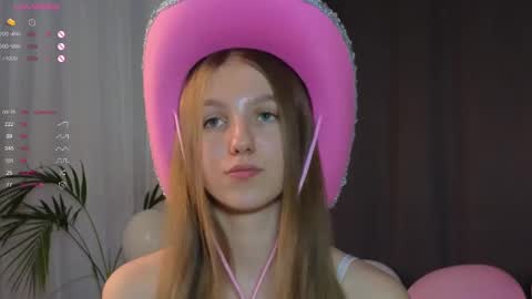 Snapshot of keylalong chatting on February 14, 6:19 pm Hi Im Mary Glad to see you in my room PVT is open online show from February 14, 6:19 pm